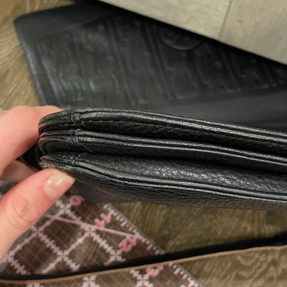 Chic Black Leather Brighton Shoulder Bag with Chain Detail - Picture 9 of 13